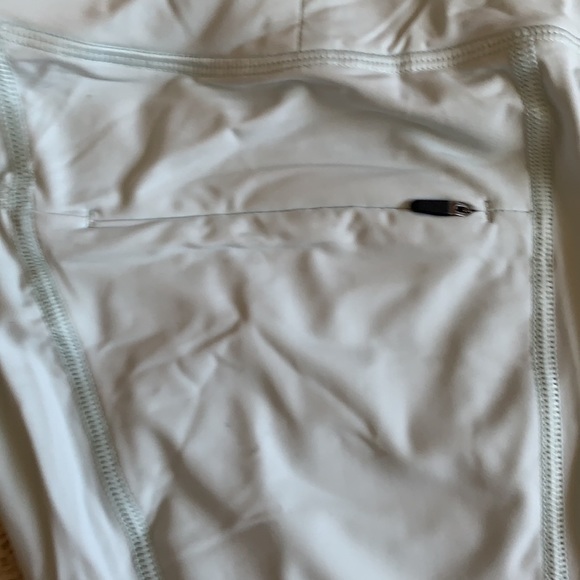 Hoka One One performance knit 3” short - Picture 6 of 8